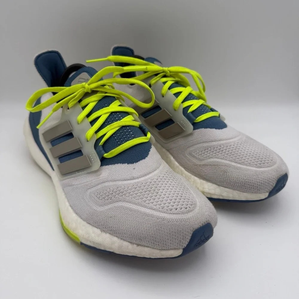 Men's Adidas Ultraboost 22 White Grey Linen Green Athletic Running Shoes Size 10